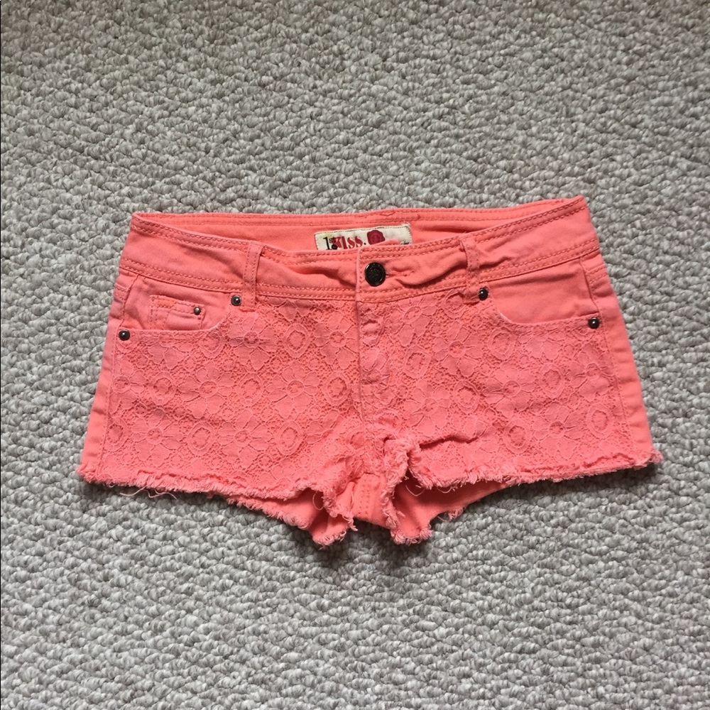 1st Kiss Coral Lace Overlay Denim Shorts Size 5 Frayed‎ Raw Hem Low Rise